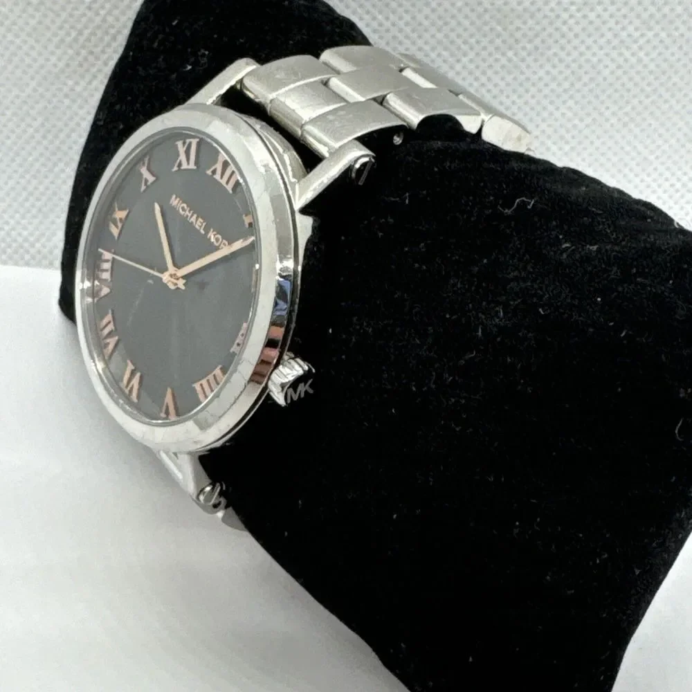Michael Kors MK3559 Women Silver Stainless Steel Analog Dial Quartz Watch JNA298